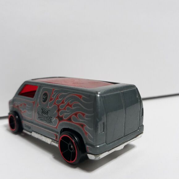 HOT WHEELS CUSTOM '77 DODGE VAN Mattel Die-Cast 2007 Silver with red flames - Picture 4 of 8